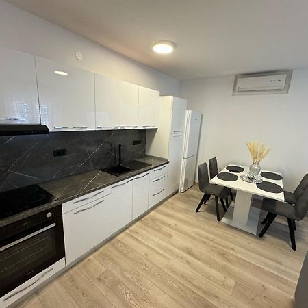מאקרסקה Apartman Iko מראה חיצוני תמונה